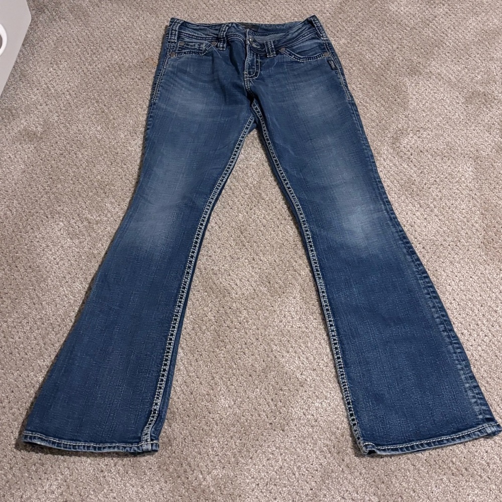 Silver Jeans co Women’s jeans Size 27 Flare Western embellished
